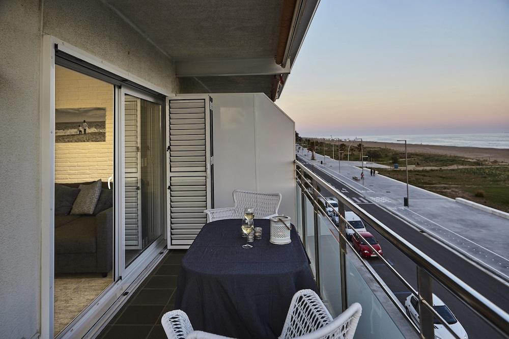 Casa Petit Bateau Be My Guest Castelldefels Apartman Kültér fotó